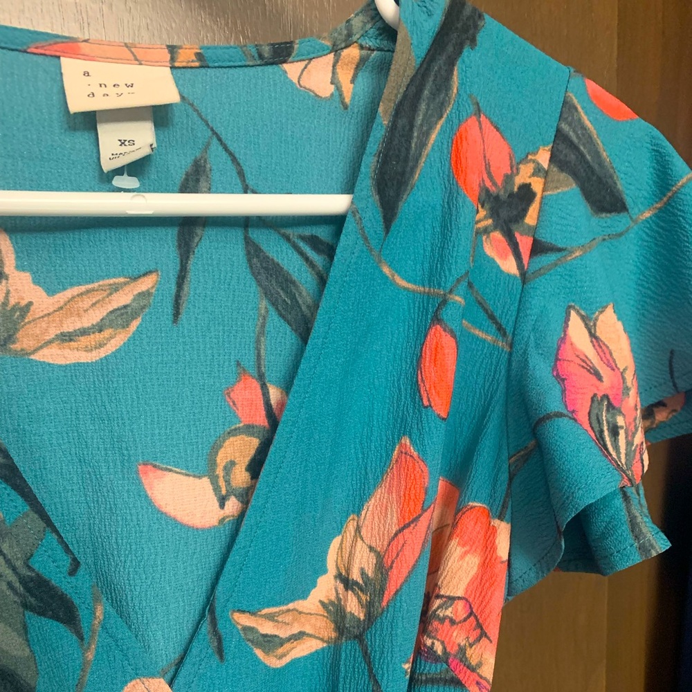 Beautiful Floral Dress - Picture 7 of 9